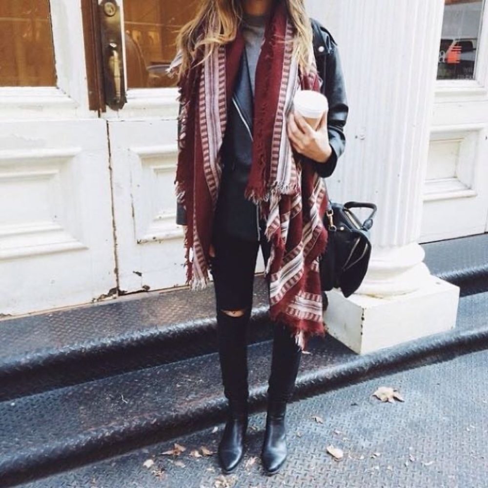 Aritzia Wilfred Burgundy Stripe Blanket Scarf